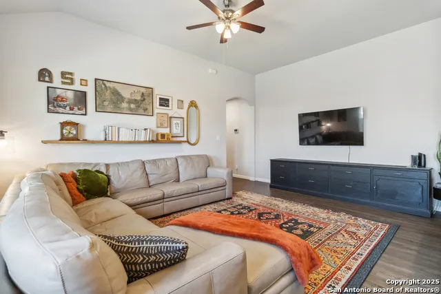 3417-3419 Lindsay Lane Seguin, TX 78155