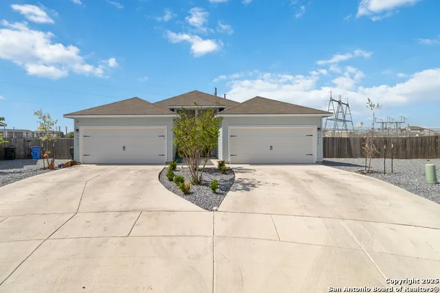 3417-3419 Lindsay Lane Seguin, TX 78155