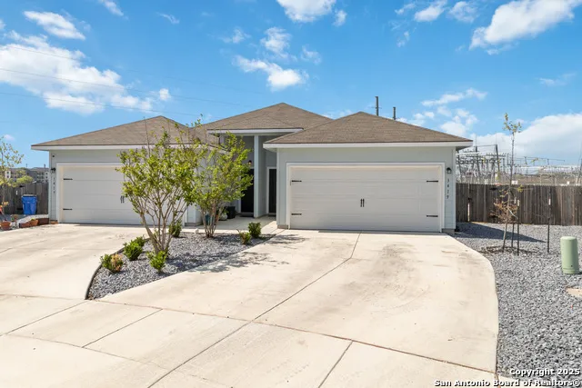 3417-3419 Lindsay Lane Seguin, TX 78155