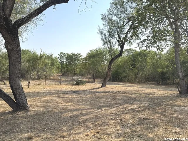860 County Road 769 Devine, TX 78016