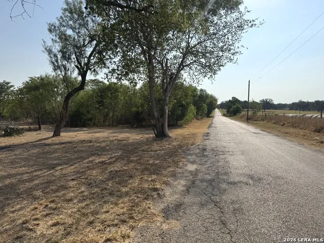 860 County Road 769 Devine, TX 78016