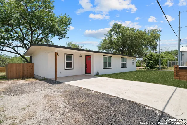 1003 TABERNACLE ST Seguin, TX 78155