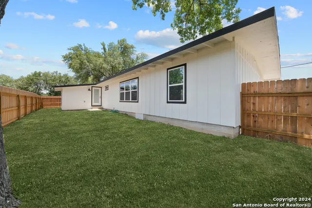1003 TABERNACLE ST Seguin, TX 78155