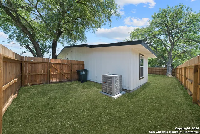 1003 TABERNACLE ST Seguin, TX 78155