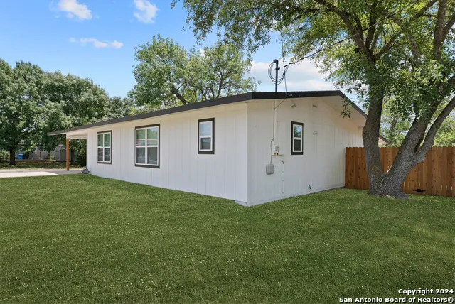 1003 TABERNACLE ST Seguin, TX 78155