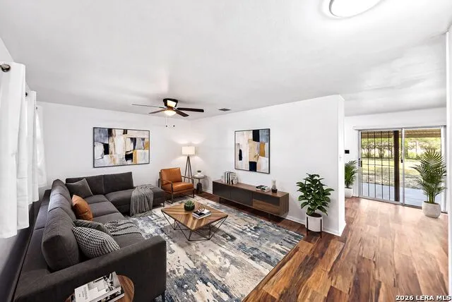 145 VALLEY OAK DR Schertz, TX 78154