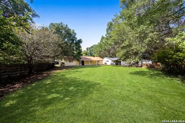 145 VALLEY OAK DR Schertz, TX 78154