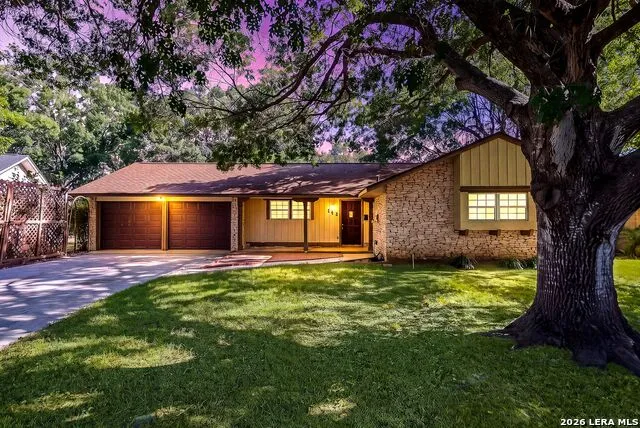 145 VALLEY OAK DR Schertz, TX 78154