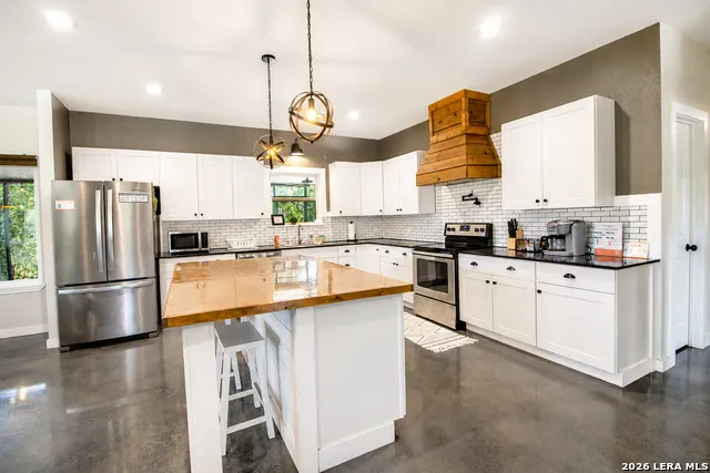 101 LIBERTY BELL LN Fischer, TX 78623