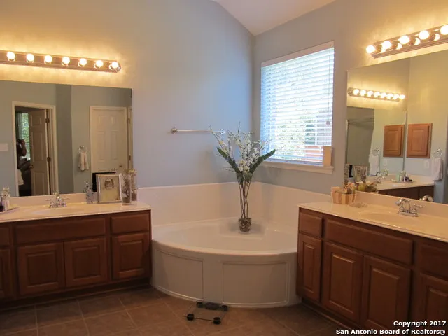 118 STONEWALL BND San Antonio, TX 78256