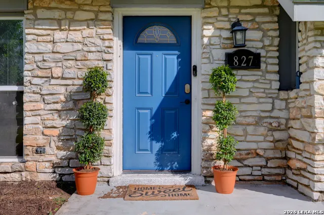 827 Briarcliff Dr San Antonio, TX 78213