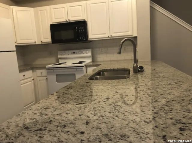 7806 KINGSBURY WOOD Unit 3 San Antonio, TX 78240