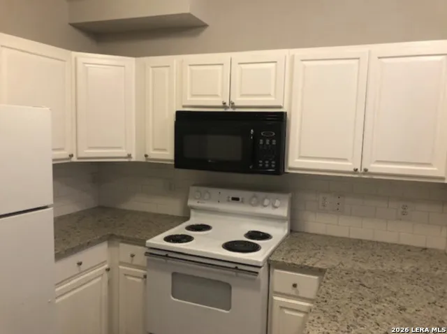 7806 KINGSBURY WOOD Unit 3 San Antonio, TX 78240