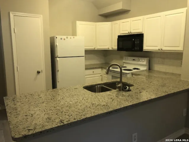 7806 KINGSBURY WOOD Unit 3 San Antonio, TX 78240