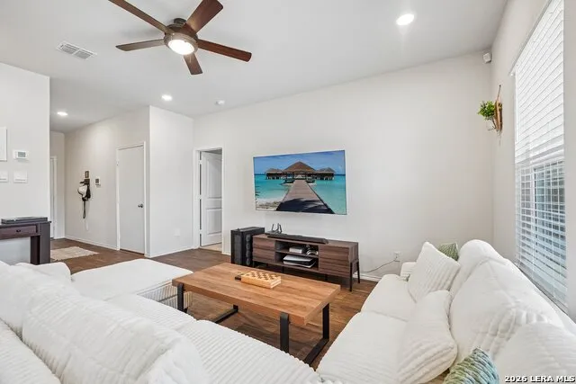 841 BAHIA PL Seguin, TX 78155