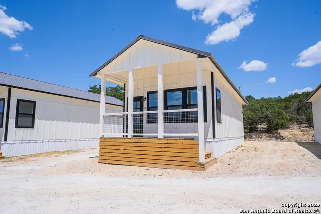 1225 Texas Oaks Unit B Spring Branch, TX 78070