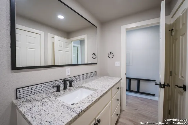 1225 Texas Oaks Unit B Spring Branch, TX 78070
