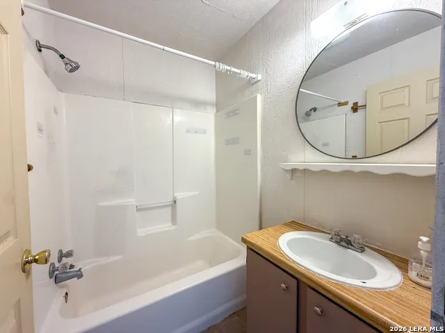 1185 Koehler Marion, TX 78124
