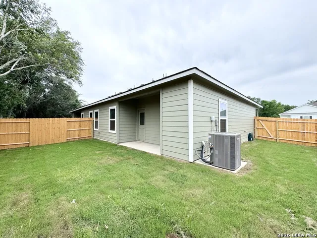 505 Hudson St Seguin, TX 78155
