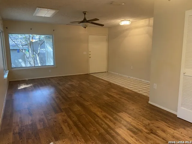 8558 Marathon Universal City, TX 78148