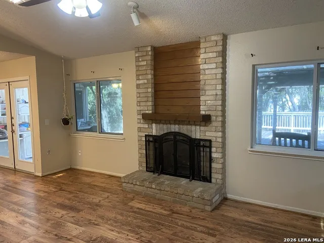 8558 Marathon Universal City, TX 78148