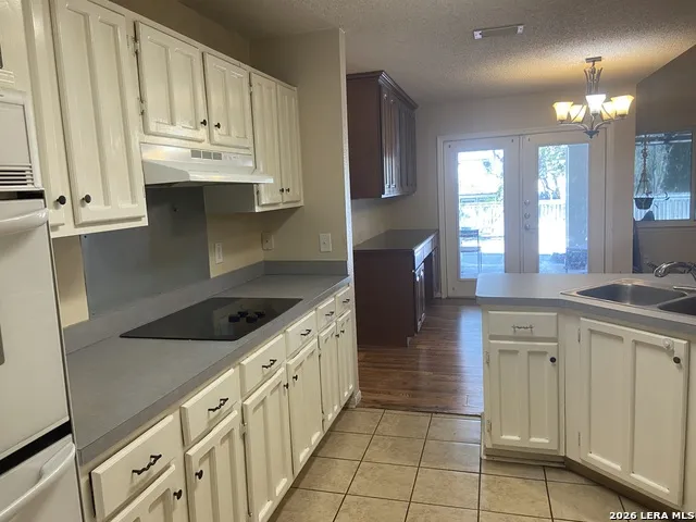 8558 Marathon Universal City, TX 78148
