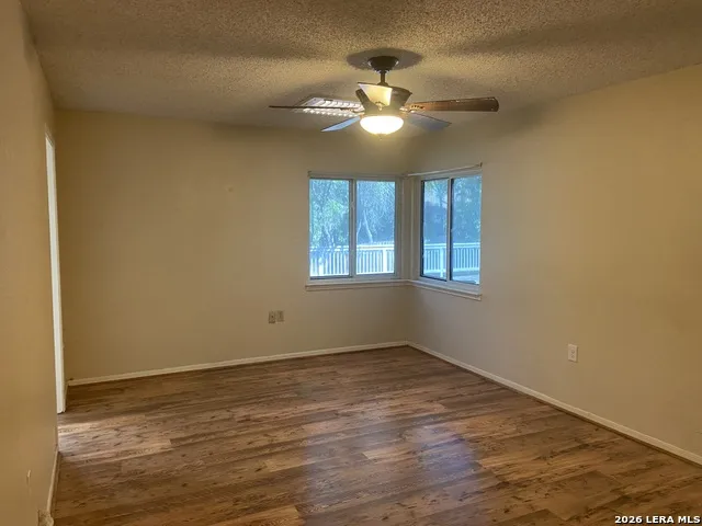 8558 Marathon Universal City, TX 78148