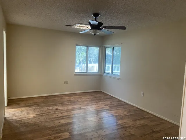 8558 Marathon Universal City, TX 78148