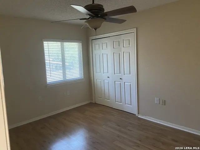8558 Marathon Universal City, TX 78148