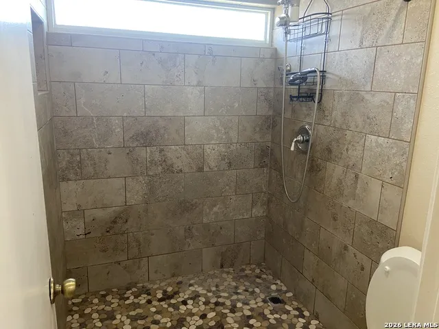 8558 Marathon Universal City, TX 78148