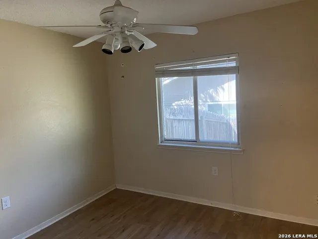 8558 Marathon Universal City, TX 78148