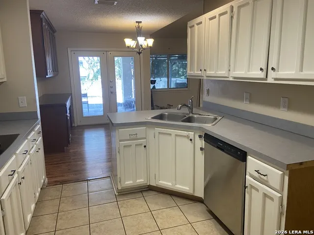 8558 Marathon Universal City, TX 78148