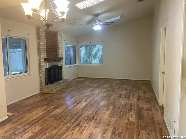 8558 Marathon Universal City, TX 78148
