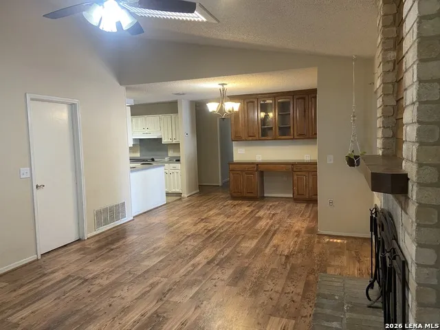 8558 Marathon Universal City, TX 78148