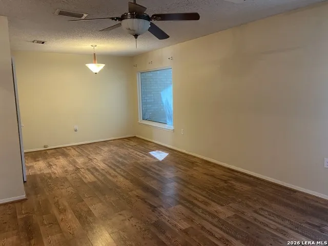 8558 Marathon Universal City, TX 78148