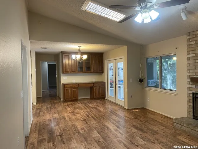 8558 Marathon Universal City, TX 78148