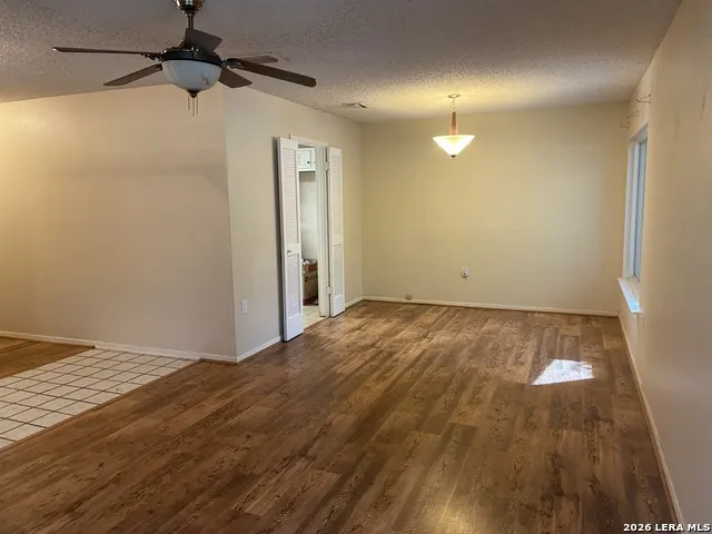 8558 Marathon Universal City, TX 78148