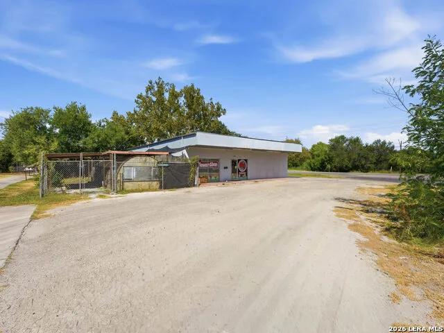 1501 HARRY WURZBACH RD Terrell Hills, TX 78209
