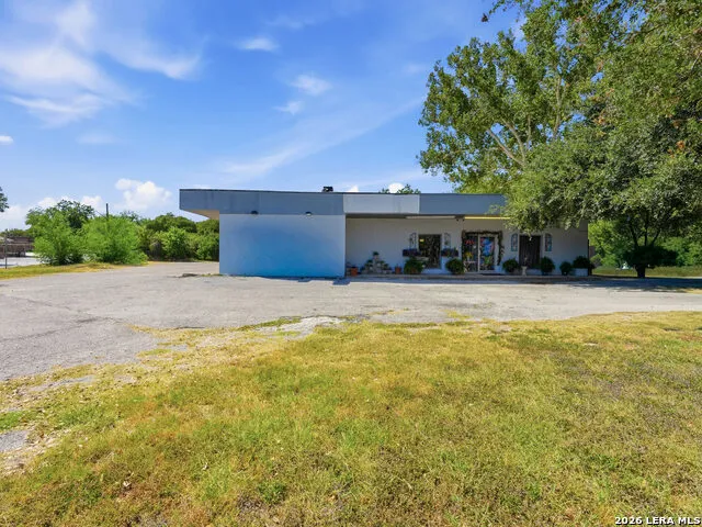 1501 HARRY WURZBACH RD Terrell Hills, TX 78209