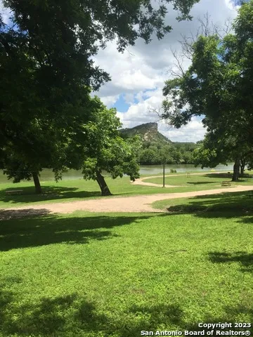 600 S 6th St Junction, TX 76849