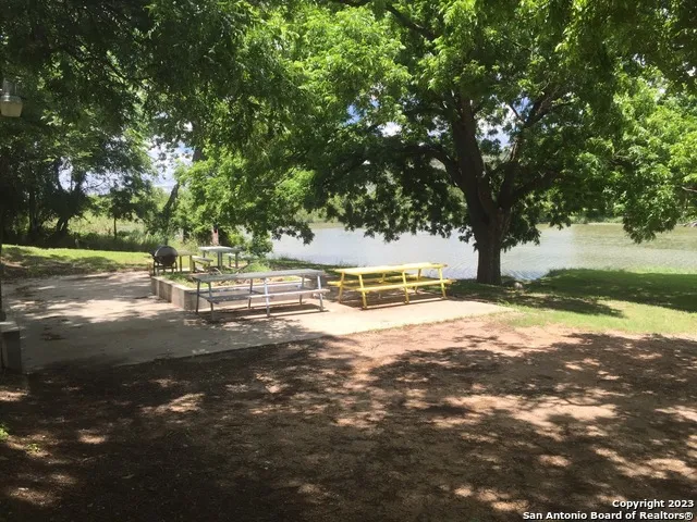 600 S 6th St Junction, TX 76849