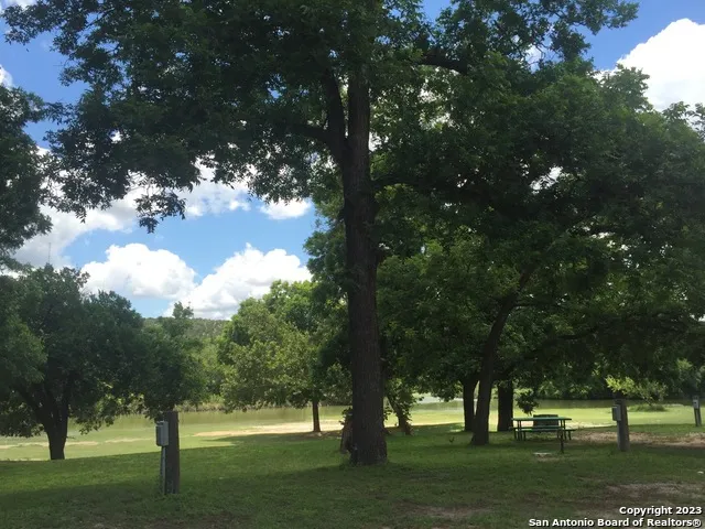 600 S 6th St Junction, TX 76849