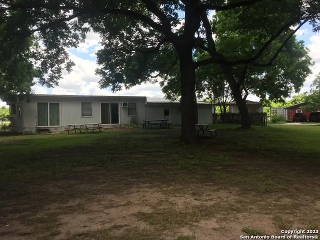 600 S 6th St Junction, TX 76849