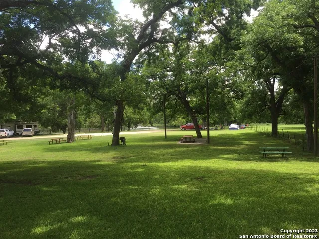 600 S 6th St Junction, TX 76849