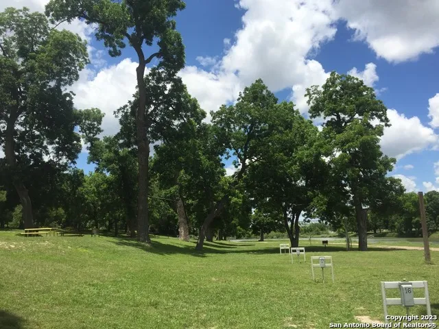 600 S 6th St Junction, TX 76849