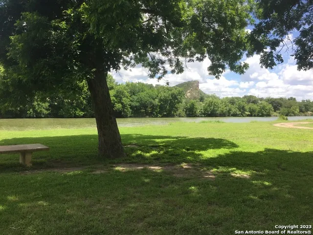600 S 6th St Junction, TX 76849