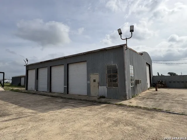 1500 Simmons Ave Jourdanton, TX 78026