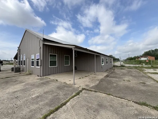 1500 Simmons Ave Jourdanton, TX 78026