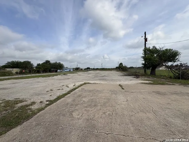 1500 Simmons Ave Jourdanton, TX 78026