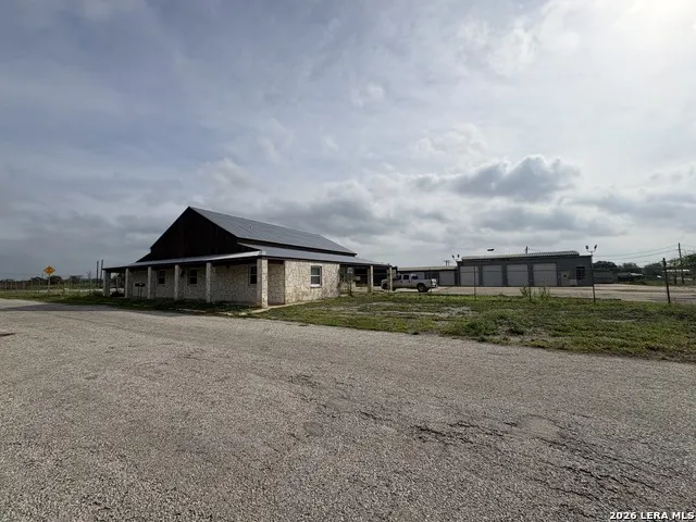 1500 Simmons Ave Jourdanton, TX 78026
